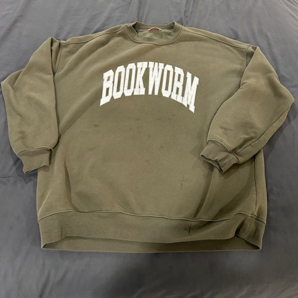 **FREE** Small Oversized Fit Pink Lily Olive Green Sweater